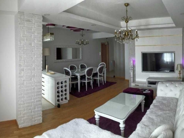 Дава се под наем Двустаен апартамент в Бургас, Славейков - 53 кв.м за 255 € - Снимка #1