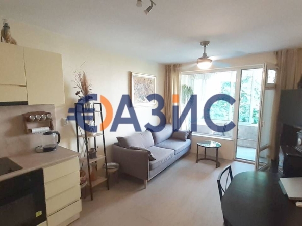 Тристаен апартамент в Бургас, Център - 81 кв.м за 3025 €/кв.м - Снимка #1