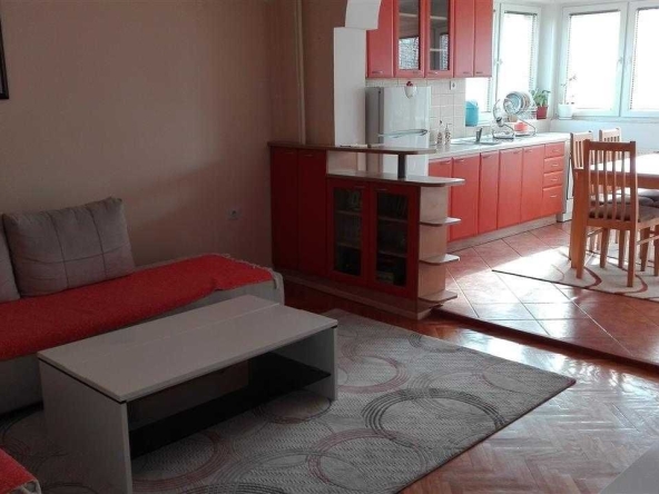 Дава се под наем Тристаен апартамент в Пловдив, Западен - 90 кв.м за 351.9 € - Снимка #1