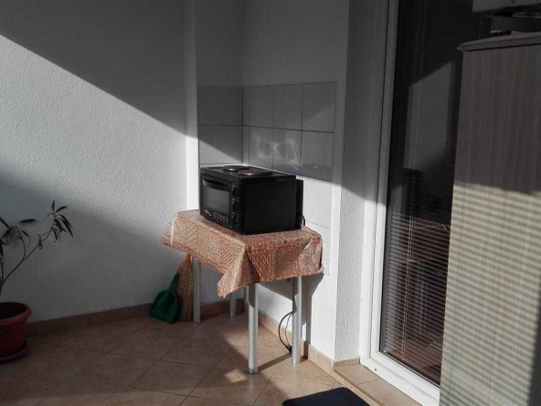 Дава се под наем Тристаен апартамент в Пловдив, Изгрев - 87 кв.м за 341.7 € - Снимка #1