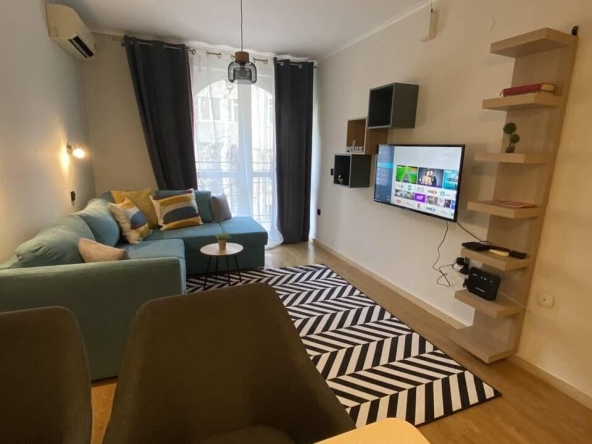 Дава се под наем Двустаен апартамент в Бургас, Център - 70 кв.м за 510 € - Снимка #1