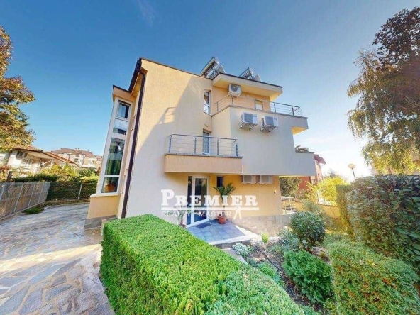 Къща в к.к. Слънчев бряг - 340 кв.м за 1343 €/кв.м - Снимка #1