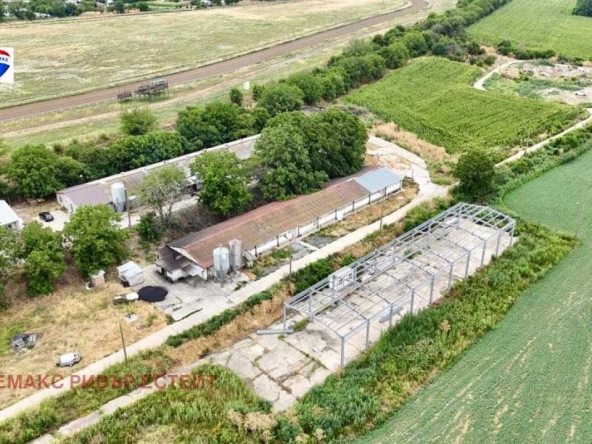 Промишлена сграда в с. Сандрово, Област Русе - 2465 кв.м за 77 €/кв.м - Снимка #1