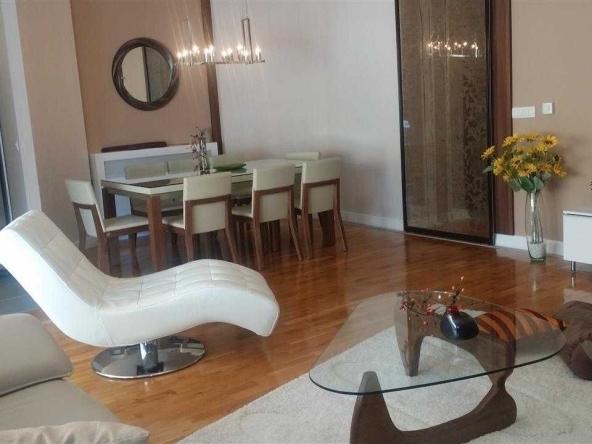 Дава се под наем Тристаен апартамент в София, Надежда 3 - 96 кв.м за 612 € - Снимка #1