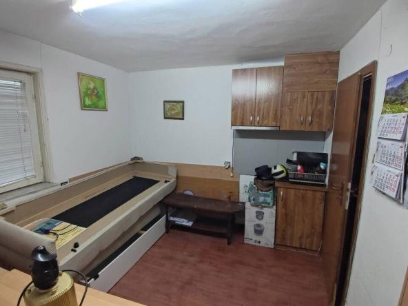 Дава се под наем Офис в Бургас, Лазур - 20 кв.м за 398.82 € - Снимка #1