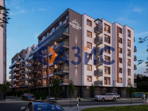Тристаен апартамент в Бургас, Център - 93 кв.м за 474 €/кв.м - Снимка #1