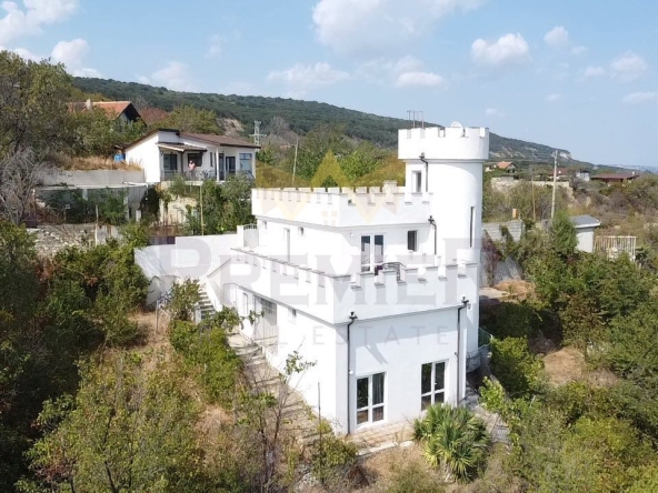 Къща в к.к. Златни пясъци - 272 кв.м за 1092 €/кв.м - Снимка #1