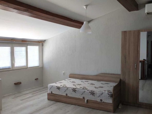 Дава се под наем Ателие в София, Център - 35 кв.м за 357 € - Снимка #1