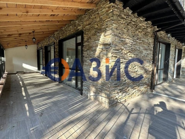 Тристаен апартамент в Приморско - 192 кв.м за 346 €/кв.м - Снимка #1