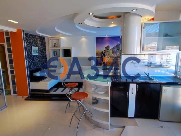 Двустаен апартамент в к.к. Слънчев бряг - 70 кв.м за 1100 €/кв.м - Снимка #1