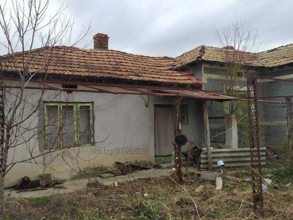 Четиристаен апартамент в с. Божурово, Област Добрич - 120 кв.м за 85 €/кв.м - Снимка #1