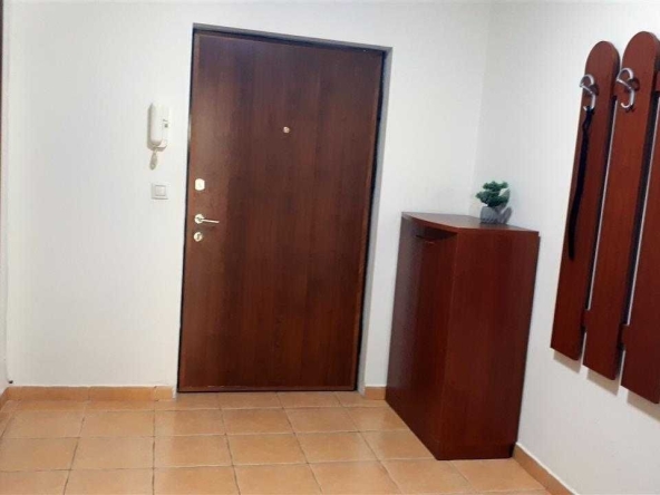 Дава се под наем Тристаен апартамент в Пловдив, Център - 75 кв.м за 255 € - Снимка #1