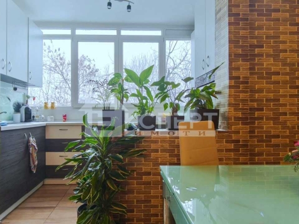 Тристаен апартамент в Пловдив, Кючук Париж - 86 кв.м за 1902 €/кв.м - Снимка #1