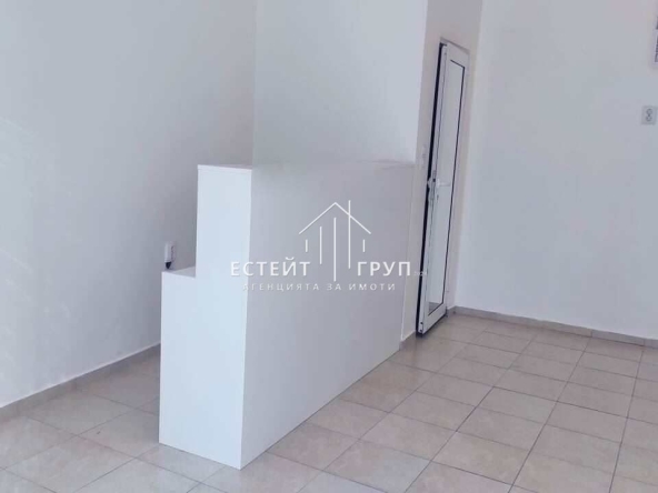 Дава се под наем Офис в Варна, Колхозен пазар - 30 кв.м за 280.5 € - Снимка #1