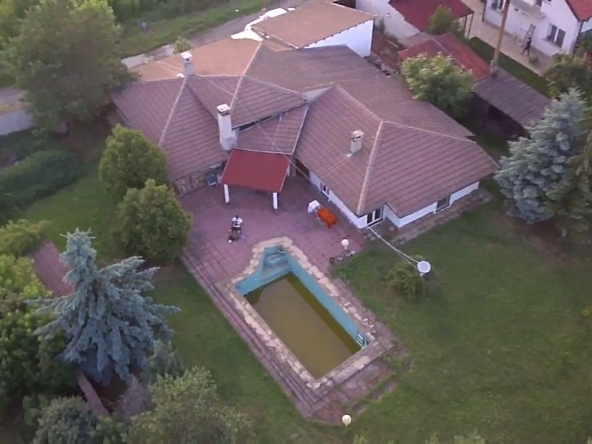 Къща в с. Войнеговци, Област София-град - 300 кв.м за 1400 €/кв.м - Снимка #1