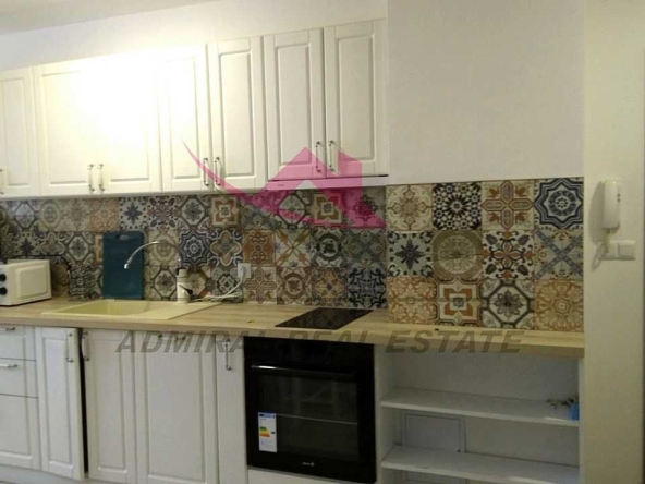 Дава се под наем Двустаен апартамент в к.к. Св.Св. Константин и Елена - 74 кв.м за 850 € - Снимка #1