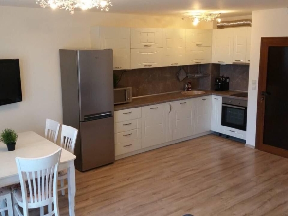 Дава се под наем Тристаен апартамент в Бургас, Братя Миладинови - 100 кв.м за 663 € - Снимка #1