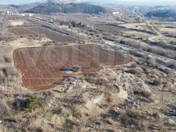 Парцел в с. Столник, Област София-област - 14000 кв.м за 8 €/кв.м - Снимка #1