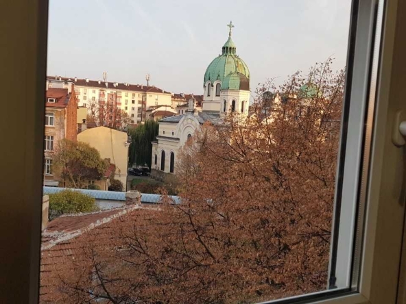 Дава се под наем Четиристаен апартамент в София, Център - 85 кв.м за 1020 € - Снимка #1