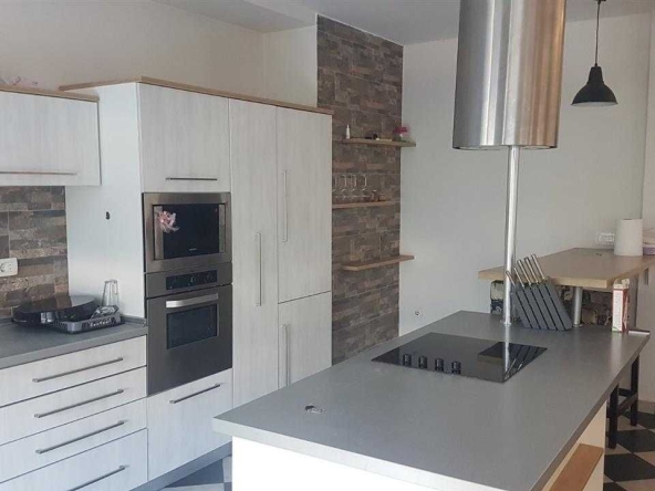 Дава се под наем Тристаен апартамент в Пловдив, Кършияка - 87 кв.м за 326.4 € - Снимка #1