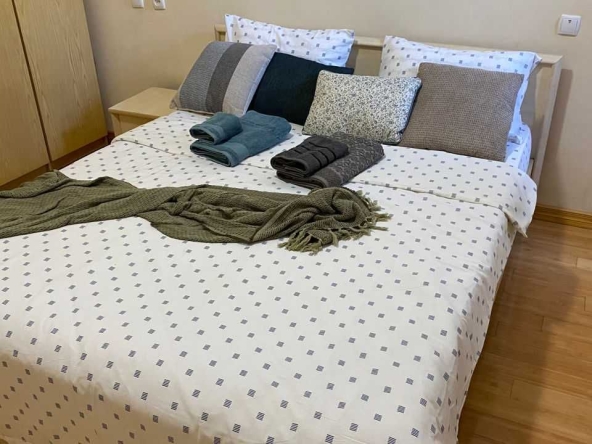 Дава се под наем Двустаен апартамент в София, Център - 70 кв.м за 425 € - Снимка #1