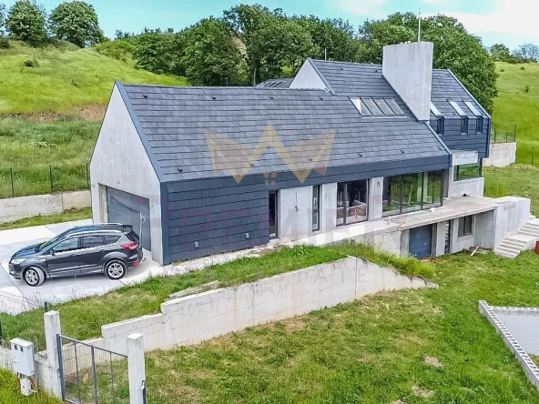 Къща в с. Звездица, Област Варна - 326 кв.м за 813 €/кв.м - Снимка #1