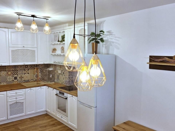 Дава се под наем Двустаен апартамент в Бургас, Център - 60 кв.м за 510 € - Снимка #1