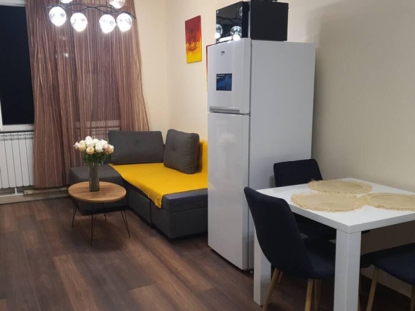 Дава се под наем Двустаен апартамент в Бургас, Славейков - 50 кв.м за 459 € - Снимка #1