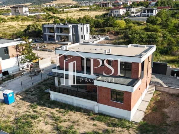 Къща в с. Марково, Област Пловдив - 260 кв.м за 1520 €/кв.м - Снимка #1