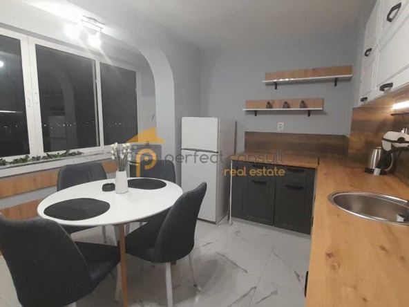 Дава се под наем Тристаен апартамент в Пловдив, Център - 80 кв.м за 550 € - Снимка #1