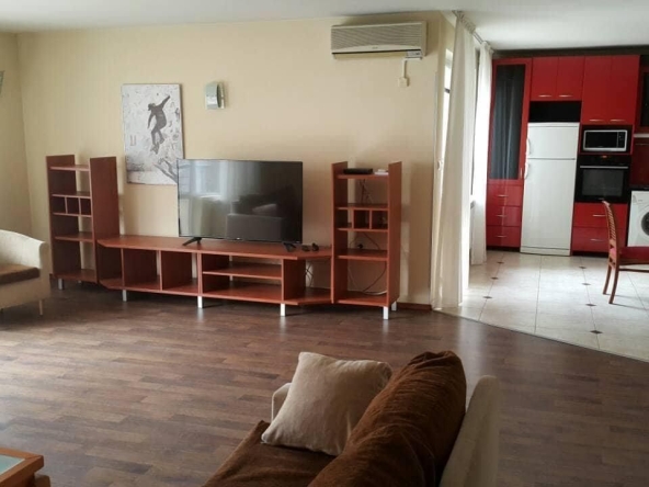 Дава се под наем Тристаен апартамент в Пловдив, Младежки Хълм - 120 кв.м за 550.8 € - Снимка #1