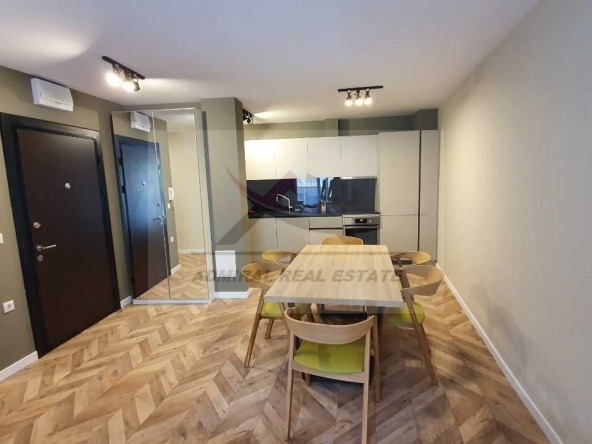 Дава се под наем Тристаен апартамент в Варна, Център - 92 кв.м за 850 € - Снимка #1