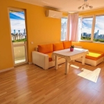 Дава се под наем Тристаен апартамент в Пловдив, Център - 77 кв.м за 425 € - Снимка #1