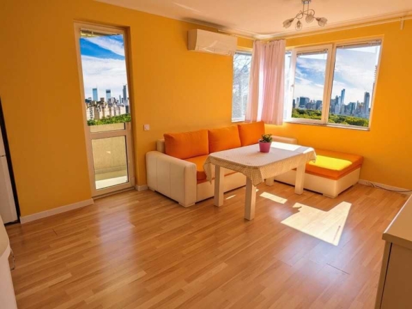 Дава се под наем Тристаен апартамент в Пловдив, Център - 77 кв.м за 425 € - Снимка #1