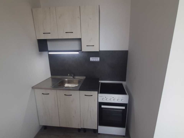 Дава се под наем Едностаен апартамент в Пловдив, Изгрев - 35 кв.м за 275 € - Снимка #1