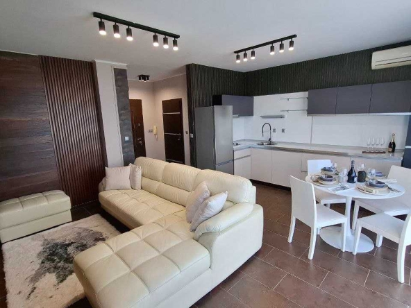 Тристаен апартамент в Несебър - 110 кв.м за 1423 €/кв.м - Снимка #1