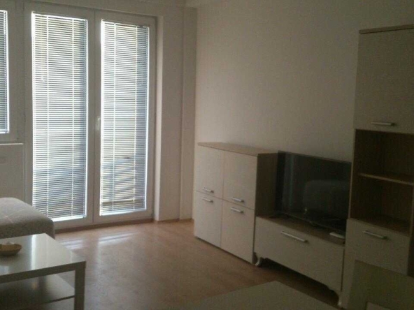 Дава се под наем Тристаен апартамент в Пловдив, Център - 72 кв.м за 178.5 € - Снимка #1