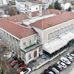 Дава се под наем Офис в Русе, Център - 3400 кв.м за 27130.98 € - Снимка #1