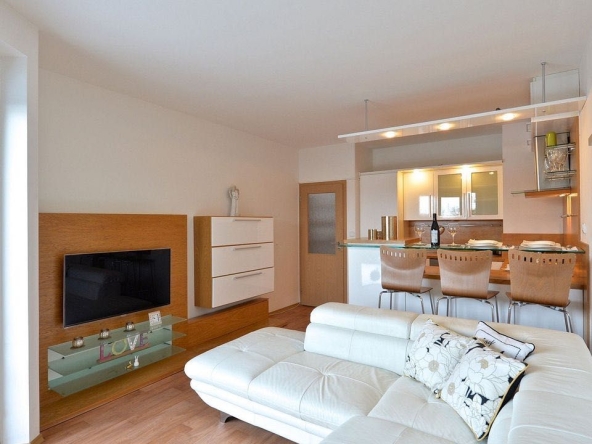 Двустаен апартамент в София, Банишора - 65 кв.м за 1075 €/кв.м - Снимка #1