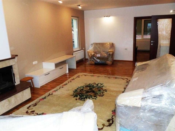 Дава се под наем Тристаен апартамент в Бургас, Славейков - 81 кв.м за 229.5 € - Снимка #1