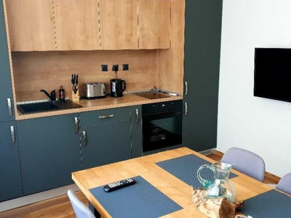Дава се под наем Тристаен апартамент в Пловдив, Център - 80 кв.м за 548.25 € - Снимка #1