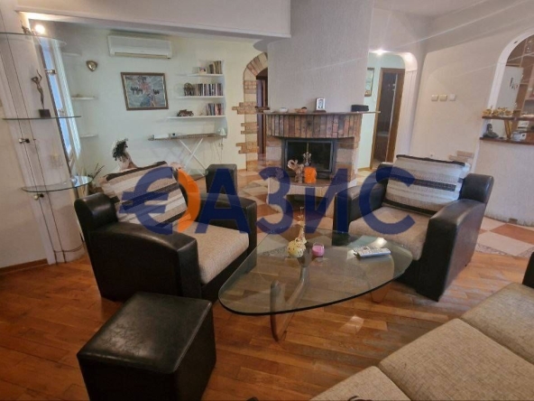 Тристаен апартамент в Несебър - 120 кв.м за 1084 €/кв.м - Снимка #1