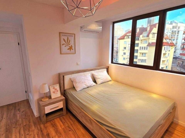 Дава се под наем Двустаен апартамент в София, Лозенец - 65 кв.м за 612 € - Снимка #1