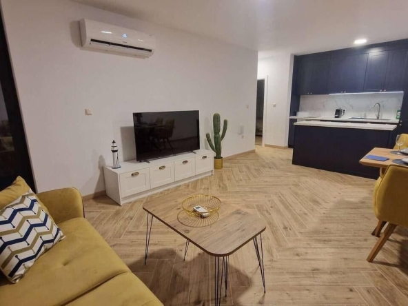 Дава се под наем Тристаен апартамент в Бургас, Сарафово - 125 кв.м за 1275 € - Снимка #1