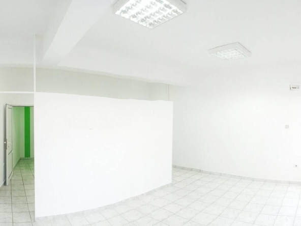 Дава се под наем Офис в Бургас, Лазур - 40 кв.м за 204 € - Снимка #1