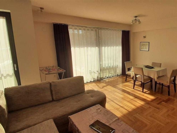 Дава се под наем Тристаен апартамент в Пловдив, Кючук Париж - 87 кв.м за 377.4 € - Снимка #1