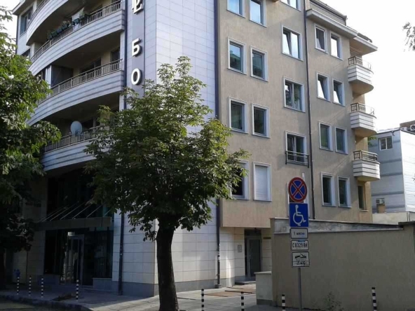 Дава се под наем Едностаен апартамент в София, Център - 40 кв.м за 331.5 € - Снимка #1