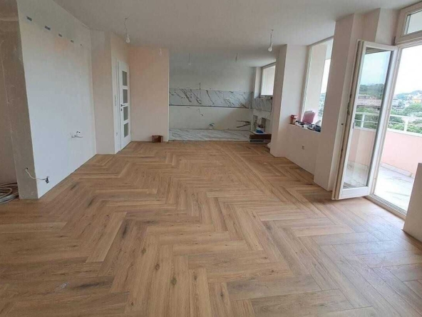 Тристаен апартамент в Пловдив, Кършияка - 104 кв.м за 1314 €/кв.м - Снимка #1