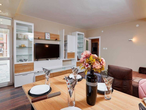 Дава се под наем Многостаен апартамент в Свети Влас - 160 кв.м за 867 € - Снимка #1