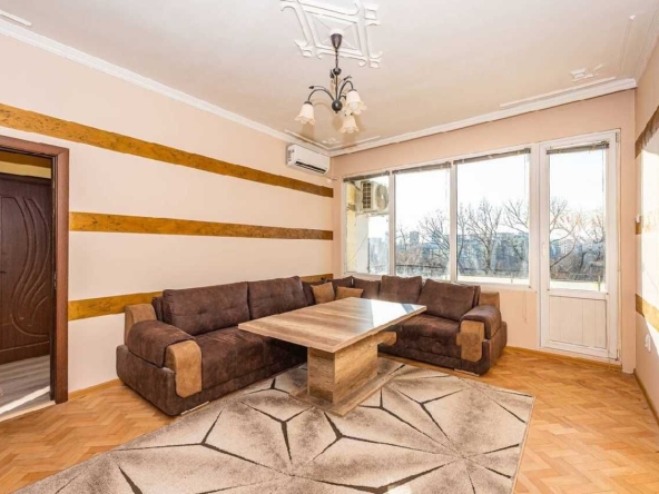 Тристаен апартамент в Пловдив, Младежки Хълм - 100 кв.м за 862 €/кв.м - Снимка #1